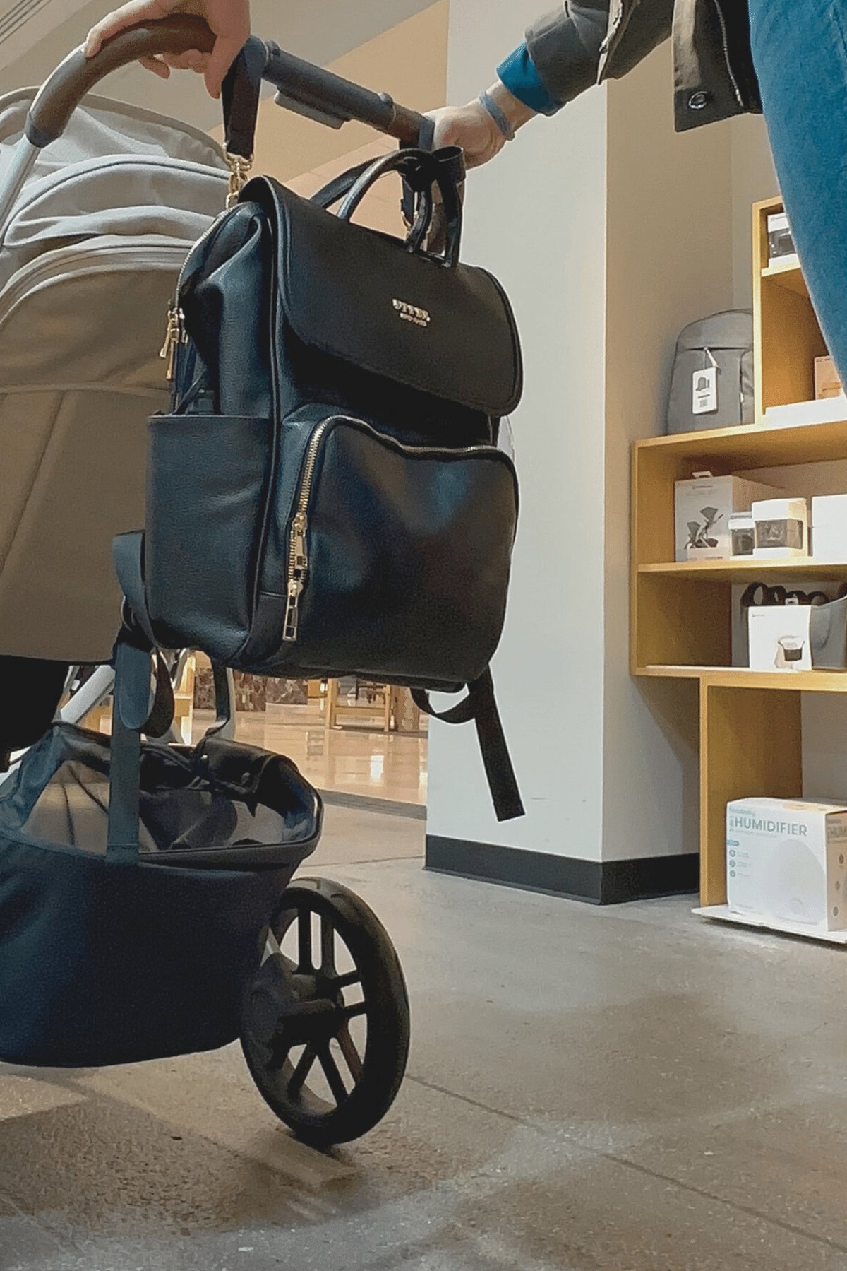 DayFlow 23 in black hung on a stroller