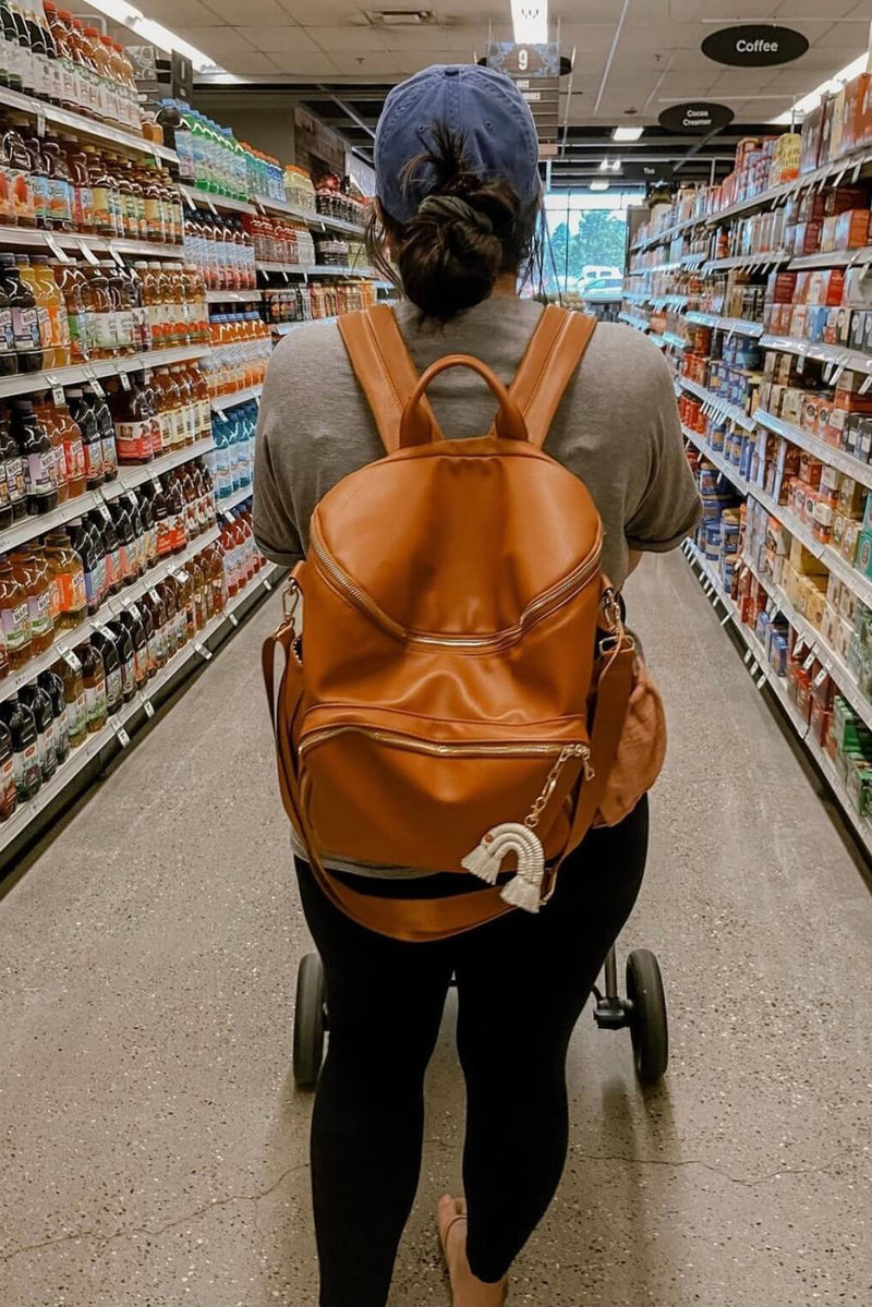 Harvey everyday backpack worn by a mom on a grocery run